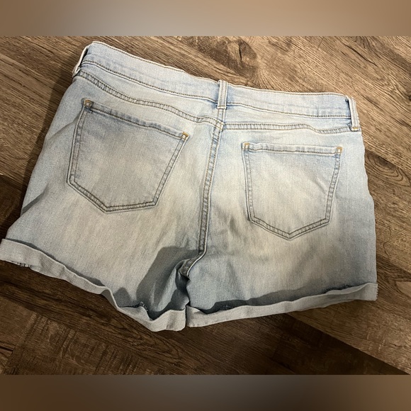 Light wash Old Navy short shorts. - Picture 2 of 3